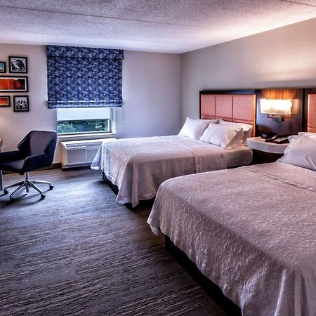 Hampton Inn & Suites Staten Island New York Exterior photo