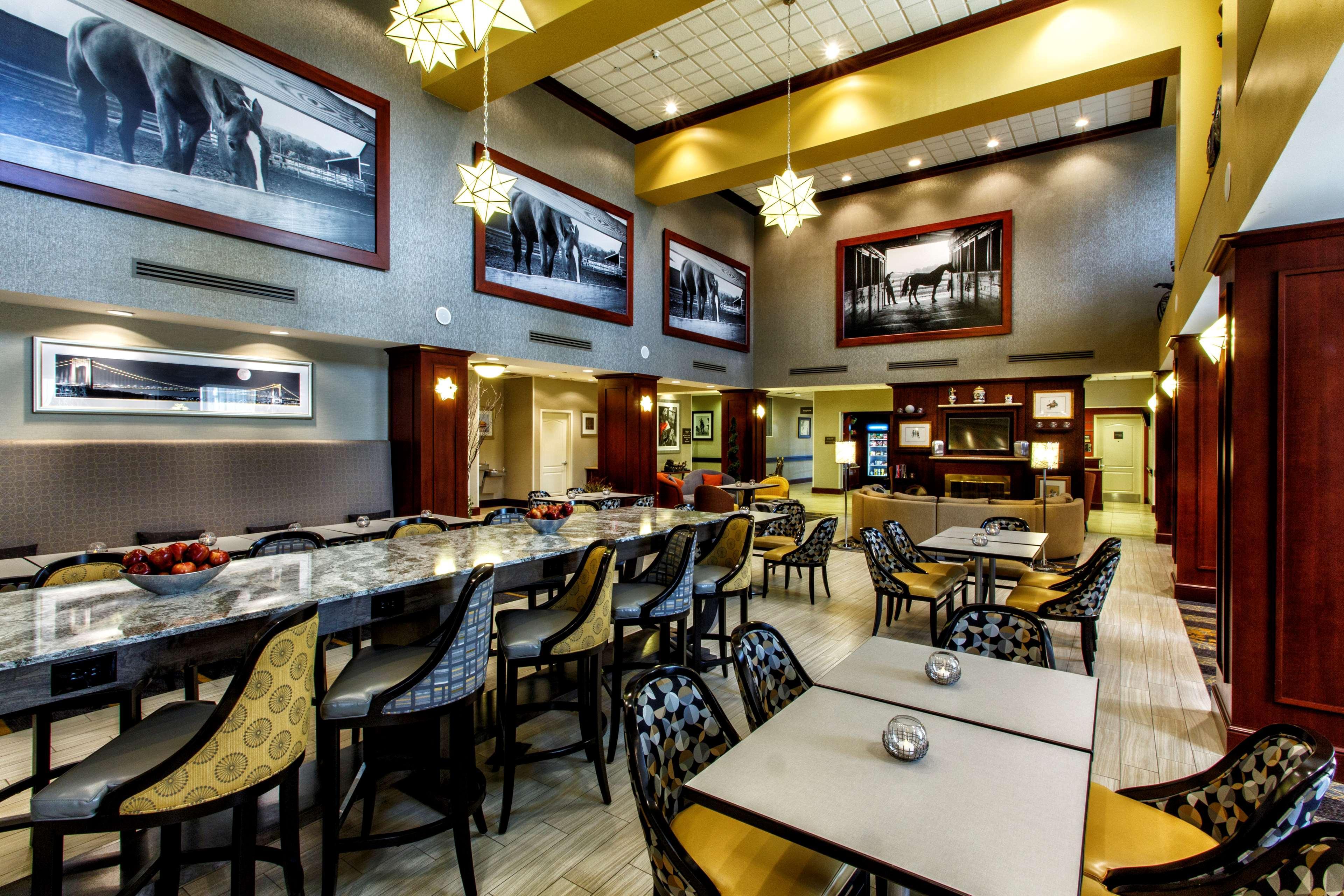 Hampton Inn & Suites Staten Island New York Exterior photo