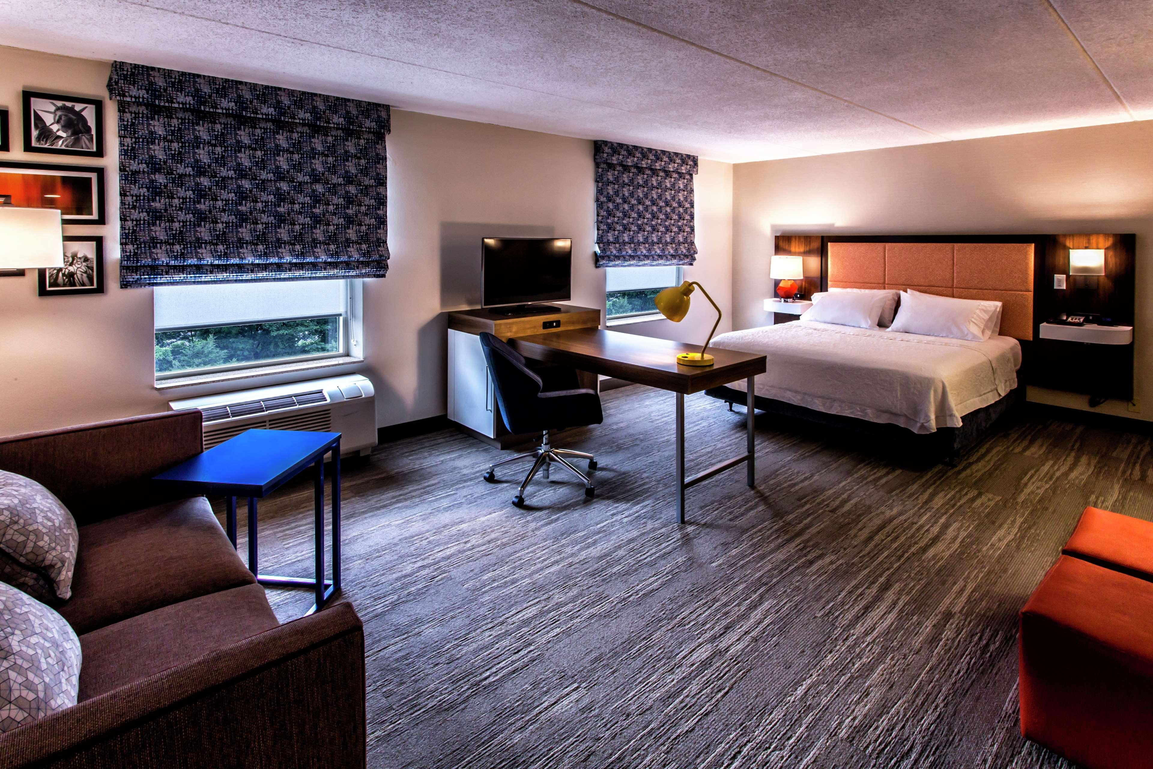 Hampton Inn & Suites Staten Island New York Exterior photo