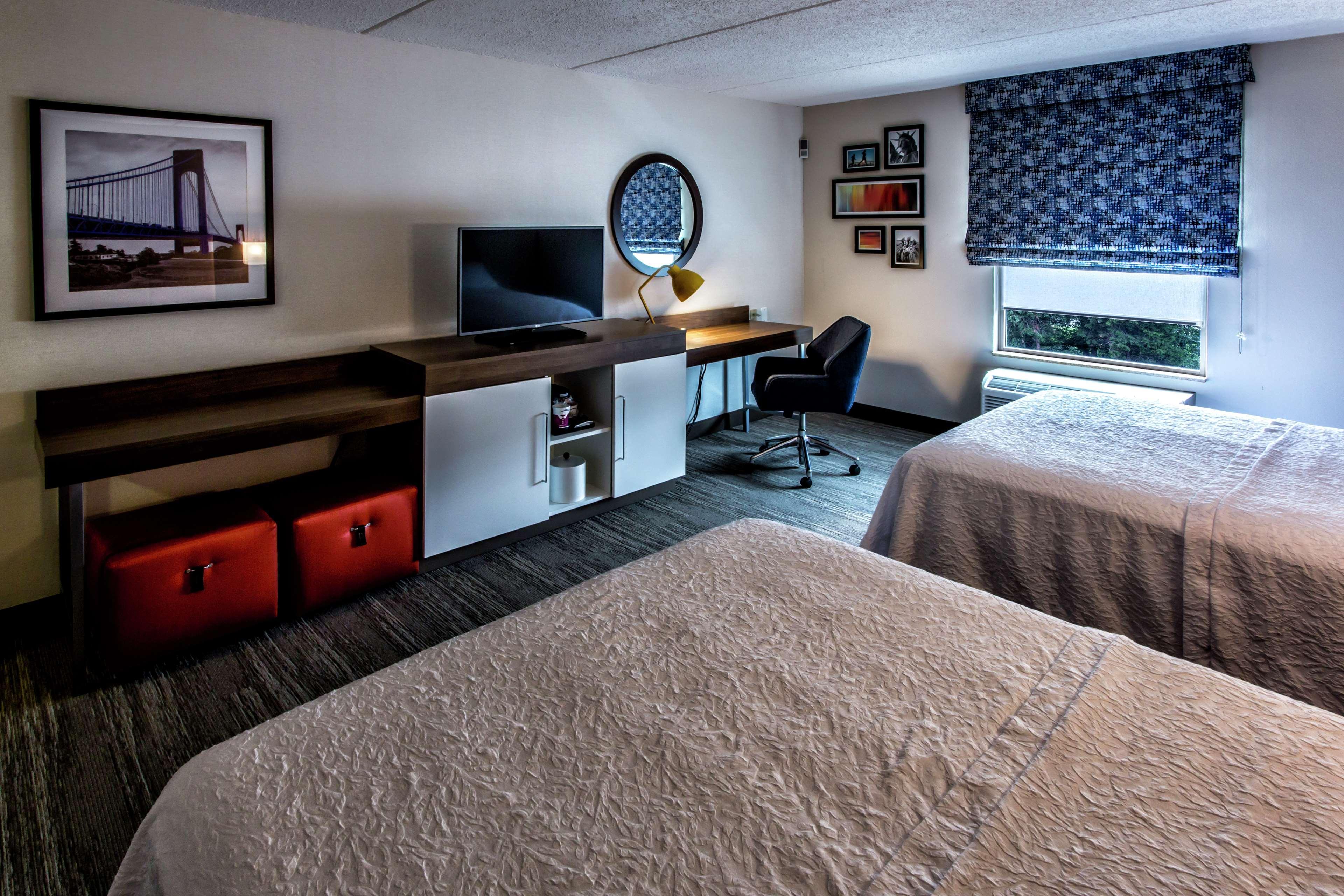 Hampton Inn & Suites Staten Island New York Exterior photo
