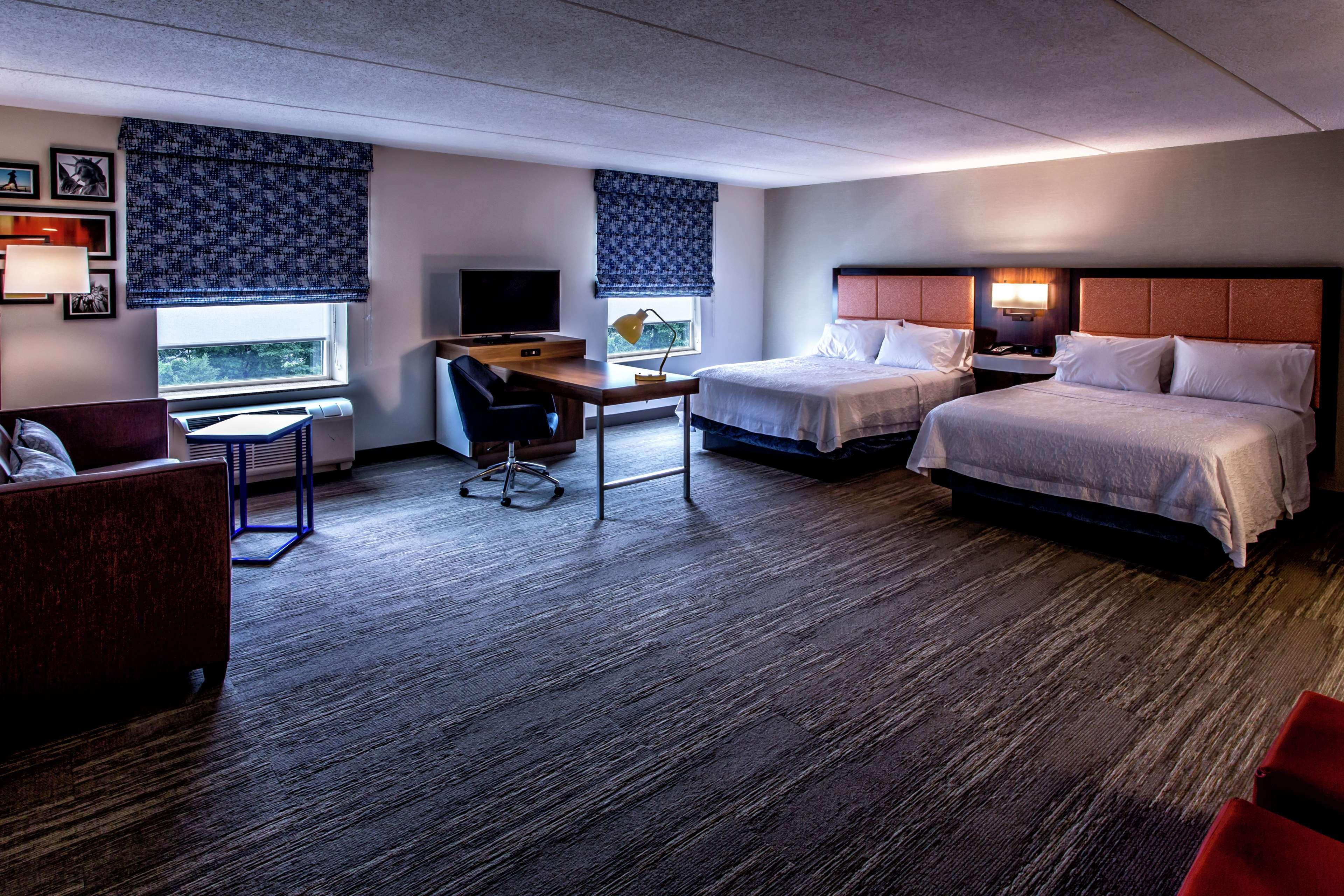 Hampton Inn & Suites Staten Island New York Exterior photo