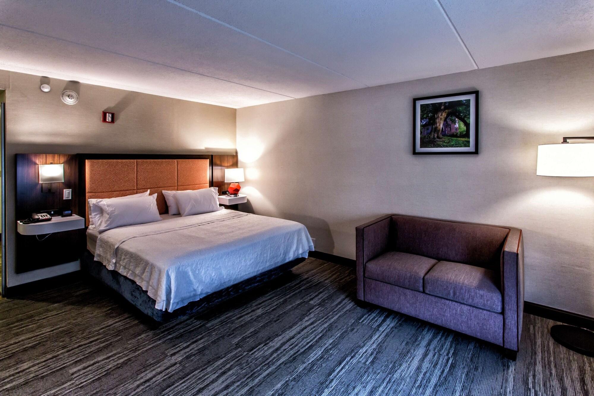 Hampton Inn & Suites Staten Island New York Exterior photo