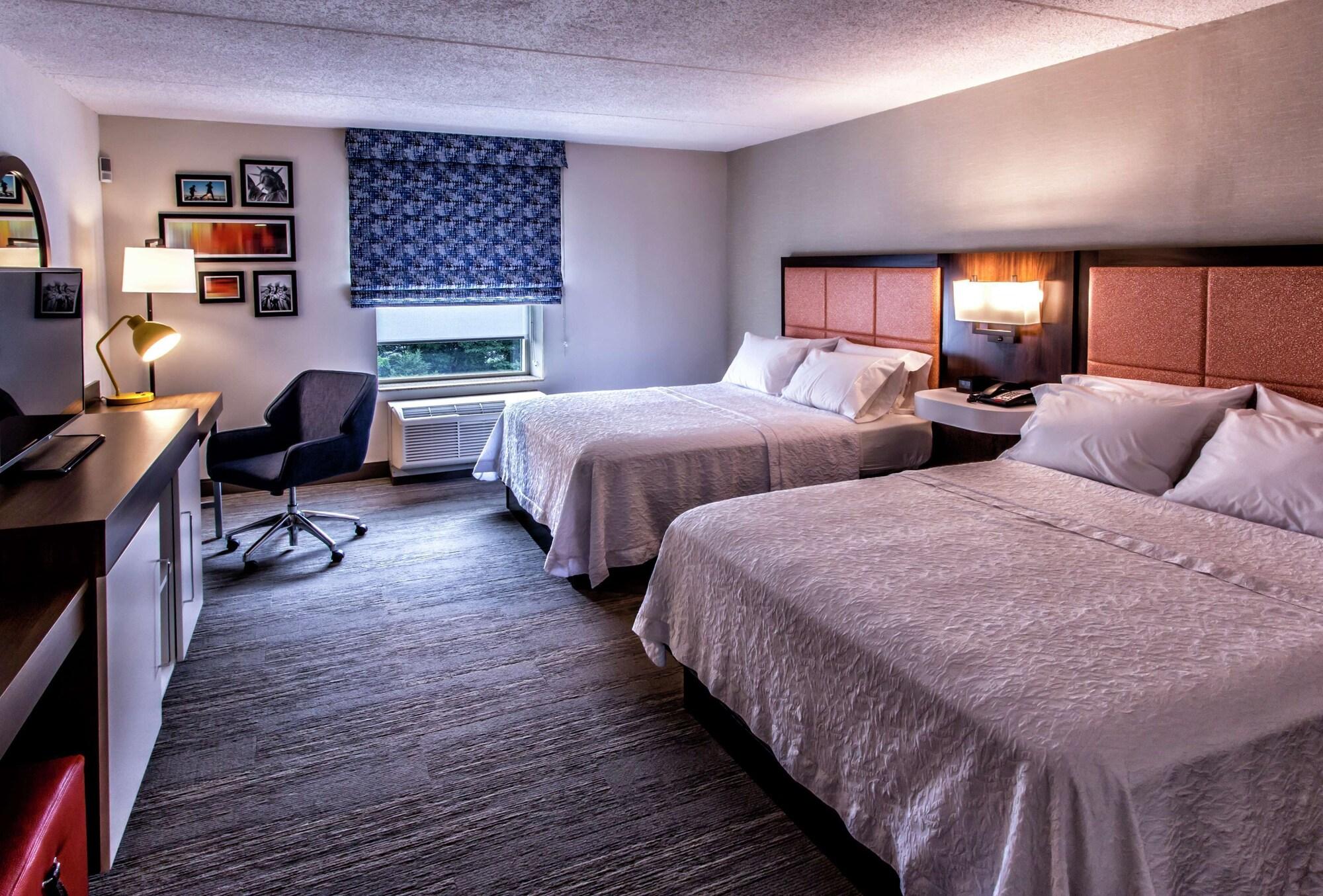 Hampton Inn & Suites Staten Island New York Exterior photo