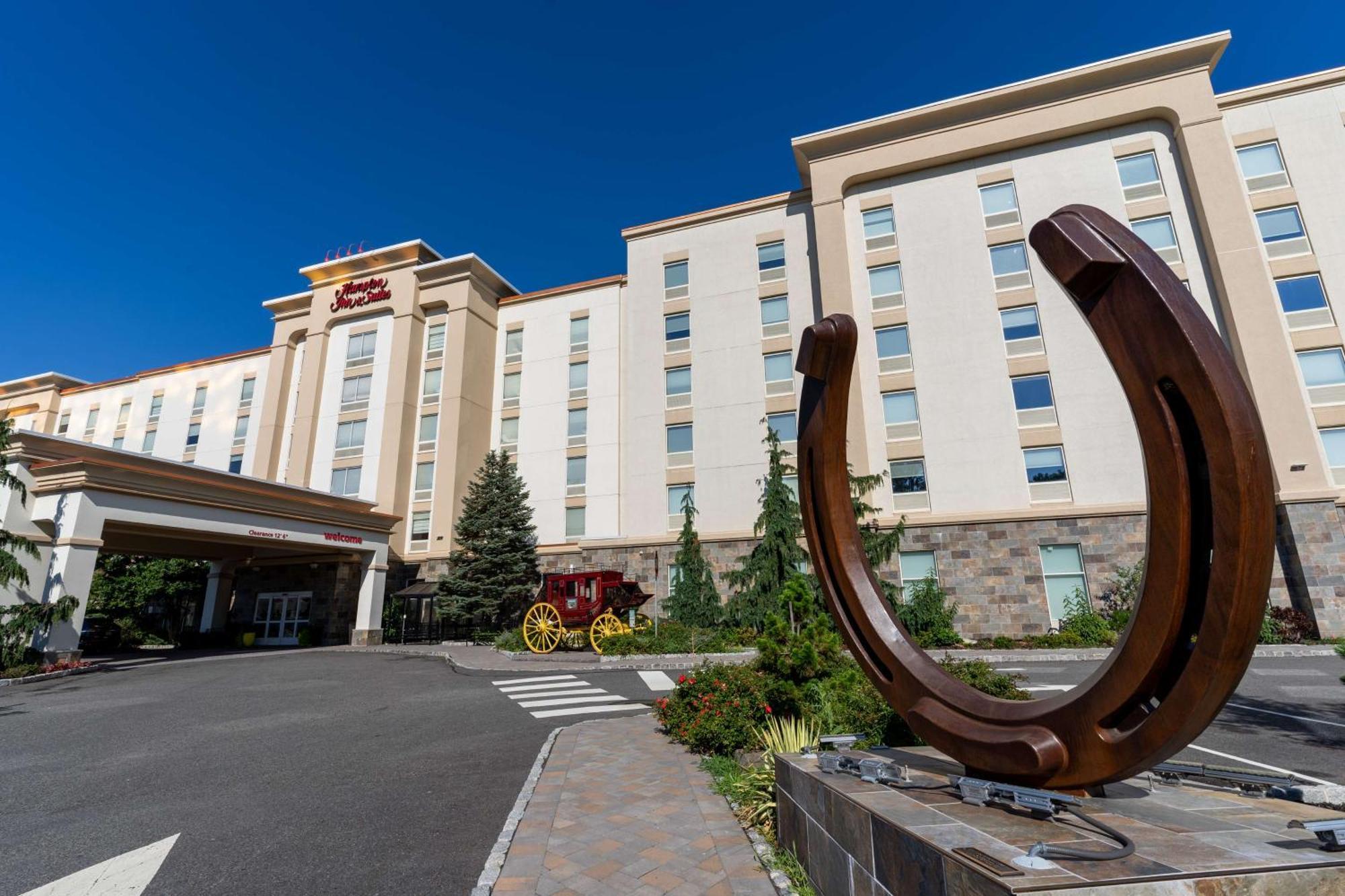 Hampton Inn & Suites Staten Island New York Exterior photo