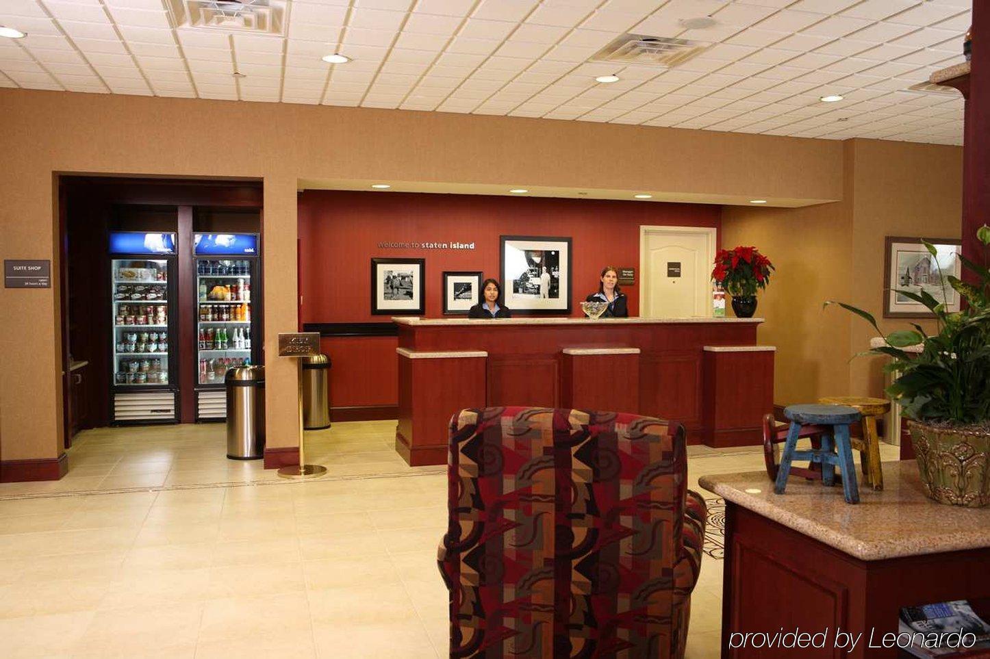 Hampton Inn & Suites Staten Island New York Exterior photo